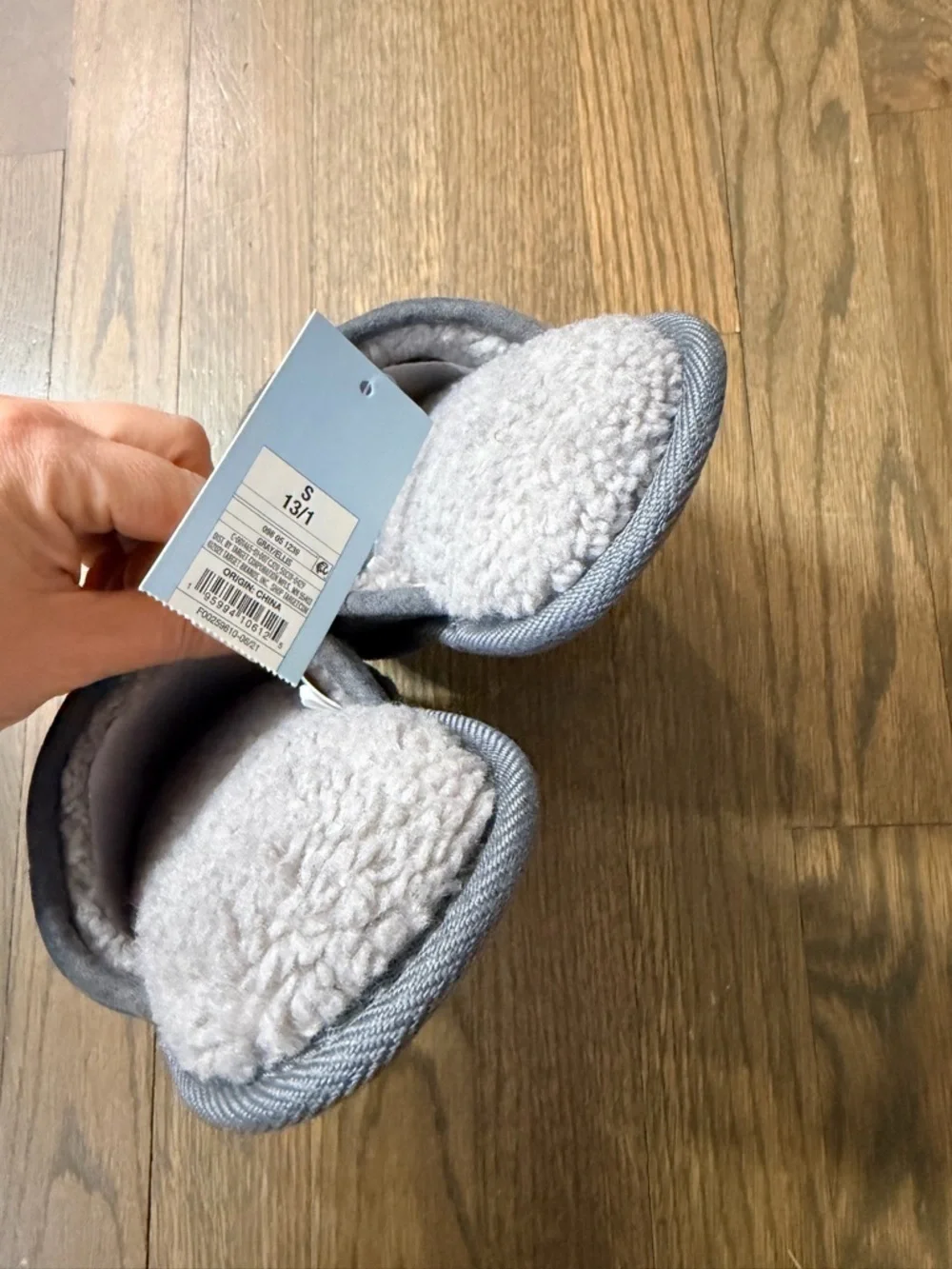 NWT Cat& Jack Kids Grey Fleece-Lined Slippers - Small 13/1